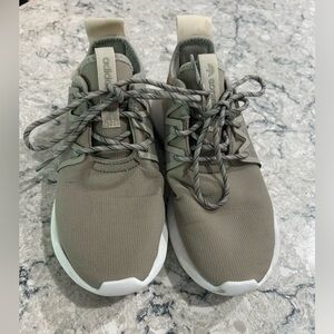 Nike moss green sneaker